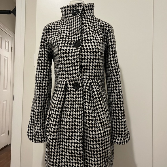 GORGEOUS VINTAGE HOUNDSTOOTH COAT LIMITED EDITION COLLAB W/ SARAH JESSICA PARKER - Picture 2 of 7